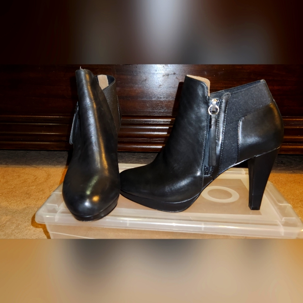 ADRIENNE VITTADINI ankle bootie, Black, Size 6M